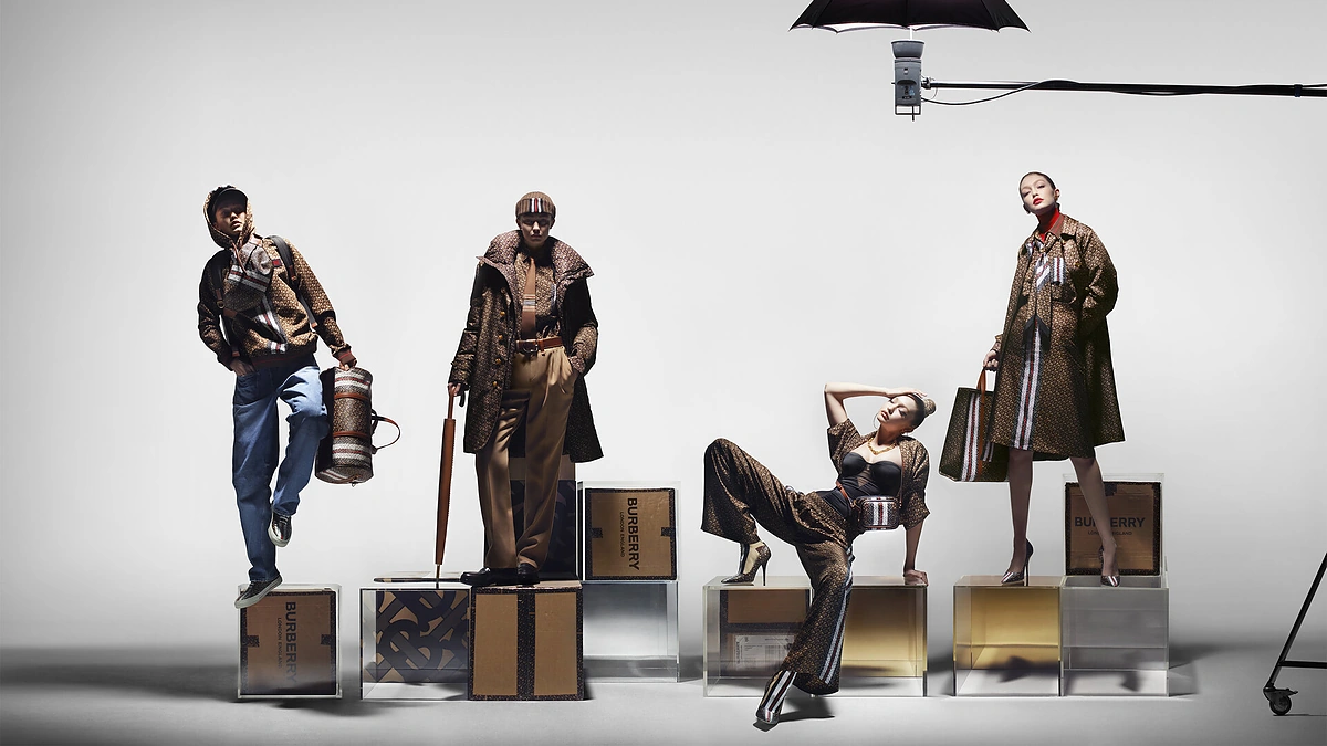 Debiutinė „Burberry“ kampanija su Gigi Hadid/Nick Knight nuotr.