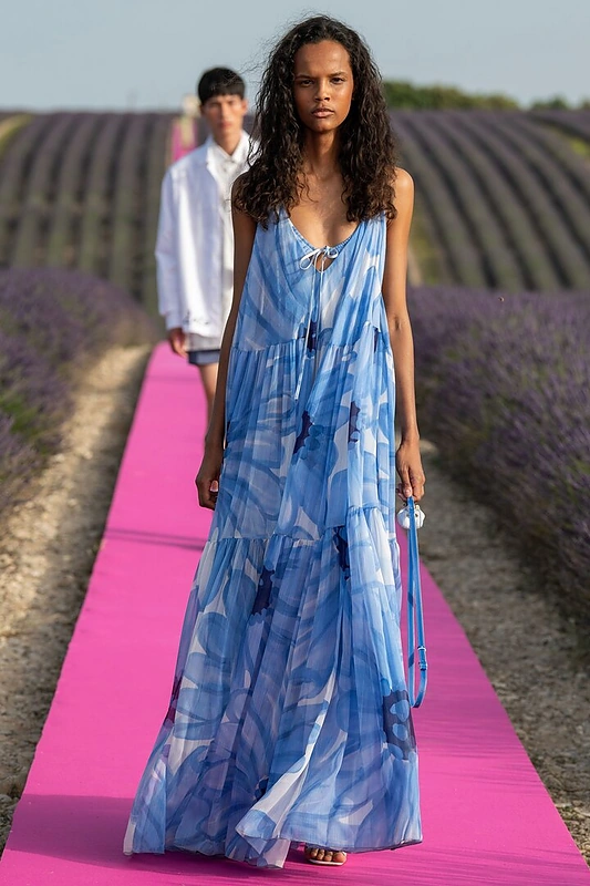 „Jacquemus“ 2020 m. pavasario/vasaros kolekcija/Vida Press nuotr.