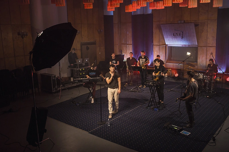 Vaidas Baumila su pučiamųjų orkestru ruošiasi koncertui / R. Daskevičiaus nuotr.