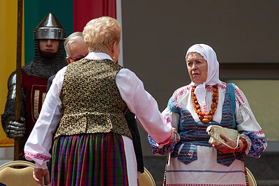 Valstybės vėliavų pakėlimo ceremonija S. Daukanto aikštėje