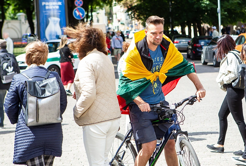 Valstybės vėliavų pakėlimo ceremonija S. Daukanto aikštėje