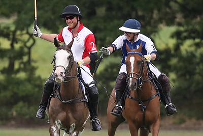 Sasekso ir Kembdridžo hercogai lankėsi labdaringose polo varžybose / „Scanpix“ nuotr.