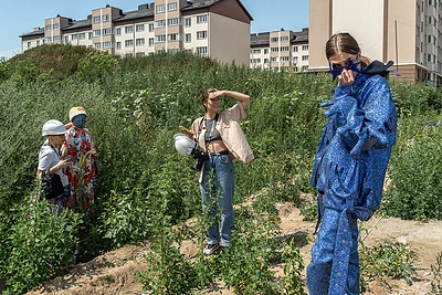 Tarptautinio jaunųjų dizainerio konkurso fotosesijos dienos užkulisiai ir parodos pristatymas / Organizatorių nuotr.