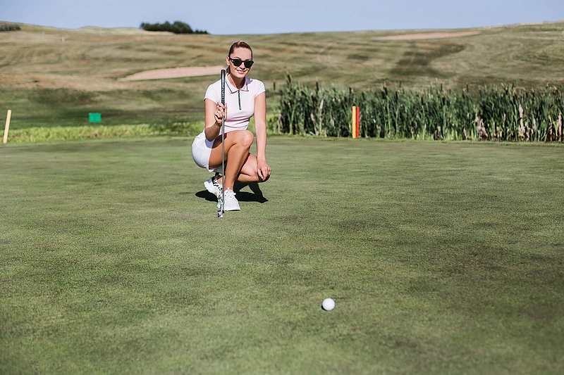 Rūta Elžbieta Mazuravičiūtė ėmesi žaisti golfą/Lauros Norinkevičiūtės nuotr.