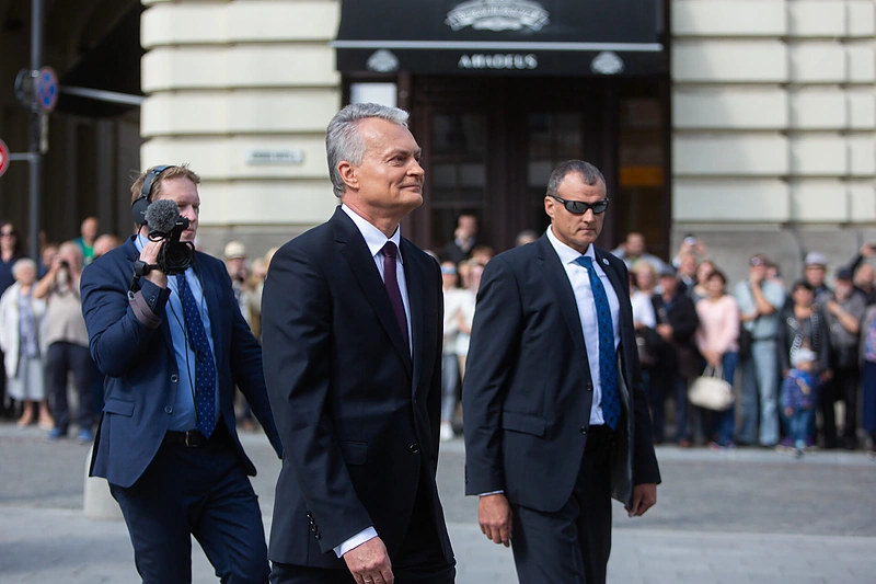 Išrinktasis prezidentas Gitanas Nausėda su žmona atvyko prie J. Basanavičiaus paminklo / Gretos Skaraitienės / „Žmonės Foto“ nuotr.