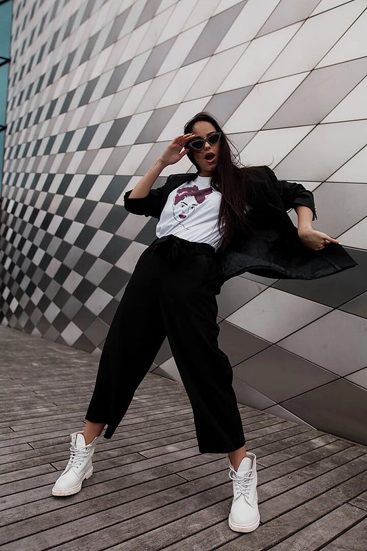 Iglė Bernotaitytė ėmėsi kurti marškinėlius su savo piešiniais/Monikos Remeikytės nuotr.