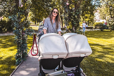 Inga Žuolytė subūrė mamas su mažyliais į ekskursiją po Vilniaus senamiestį/P. Kapricko nuotr.