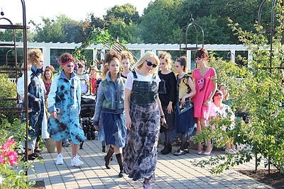 Žinomų moterų dukros „Kūrybos podiume“/G. Keturakytės nuotr.