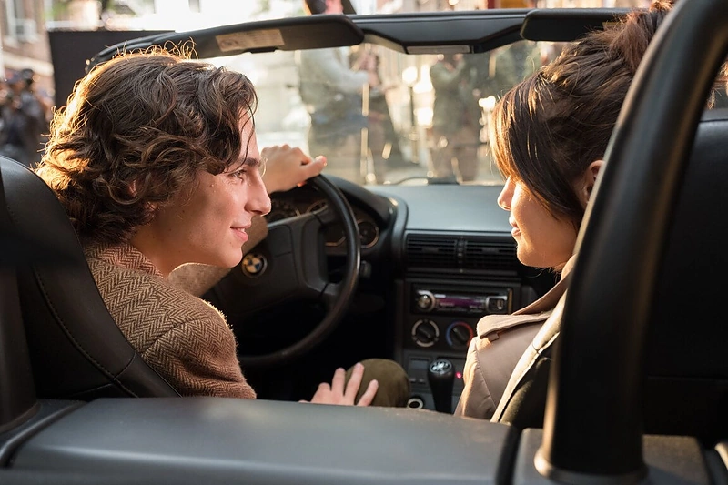 Kadras iš filmo „Lietinga diena Niujorke“