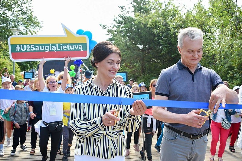 Prezidentas dalyvauja akcijoje „Pasveikink jūrą Palangoje“