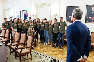 Gitanas Nausėda pasitiko grįžusius „Misija Sibiras“ dalyvius/Pauliaus Peleckio/„Žmonės Foto“ nuotr.