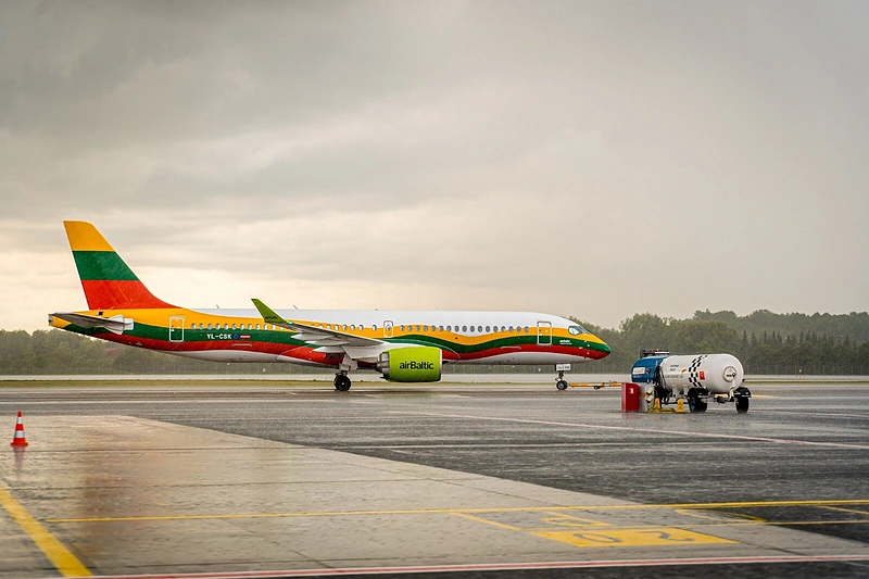 Lietuviška trispalve papuoštas orlaivis / Organizatorių nuotr.