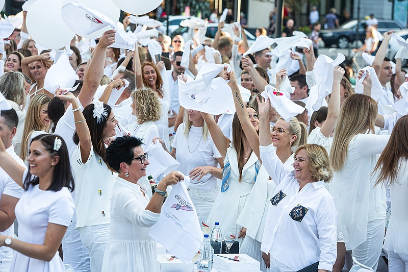 Šeštoji „Le Dîner en Blanc“ vakarienė / Gretos Skaraitienės / „Žmonės Foto“ nuotr.