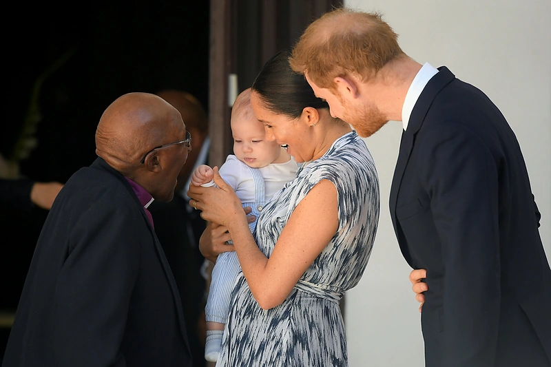 Meghan Markle ir princas Harry su sūnumi Archie/ SCANPIX nuotr.