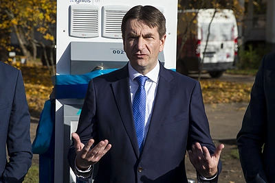 Didžiausio greito įkrovimo elektromobilių tinklo Lietuvoje atidarymas / Roko Lukoševičiaus / 15min nuotr.