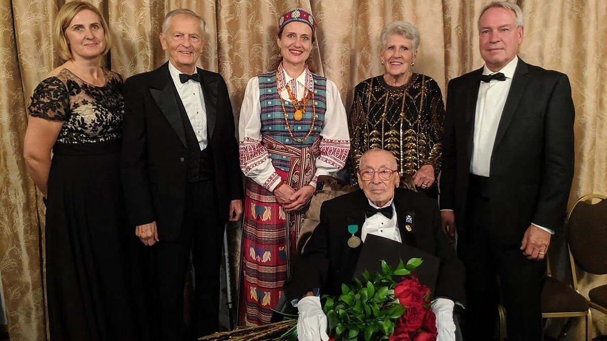 Stanley Balzekas su Balzeko lietuvių kultūros muziejaus direktorių tarybos nariais. Iš kairės: Rita Janz, Joseph Katauskas, Sigita Balzekas, Elli Katauskas, Stanley Balzekas III/ Karilės Vaitkutės nuotr.