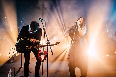 „Colours of Bubbles“ sugrojo pirmąjį turo „9 mm“ koncertą / R. Šeškaičio nuotr.