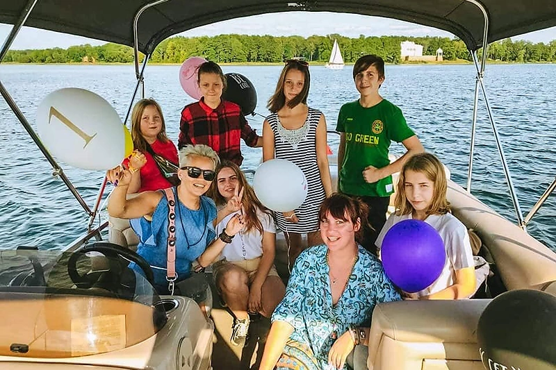 Akimirkos iš paauglių dienos namų „Išvien“ kolektyvo gyvenimo/Organizatorių nuotr.