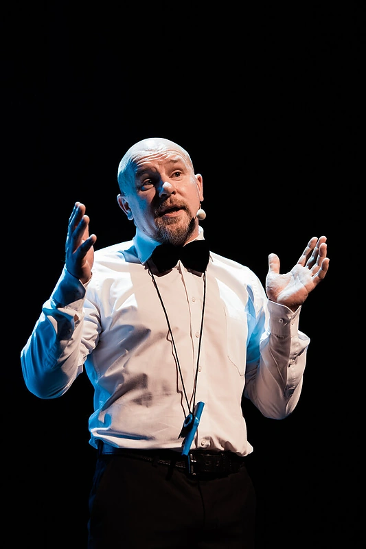 Akimirkos iš spektaklio „Alkoholio biblija“