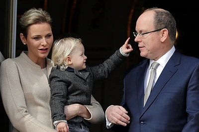 Monako princas Albertas II su žmona Charlene ir mažieji dvyniai: Gabriella bei Jacques / „Scanpix“ nuotr.