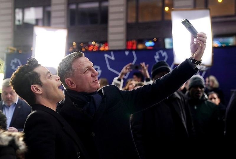 „Times Square“ pristatytas 25-asis Džeimso Bondo filmas / „Scanpix“ nuotr.