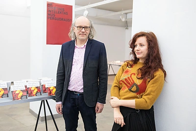 Mokslininko Stepheno Hawkingo knygai „Trumpi atsakymai į sudėtingus klausimus“ pagerbti vienai dienai atidarytas knygynas/Irmanto Gelūno/„Žmonės Foto“ nuotr.