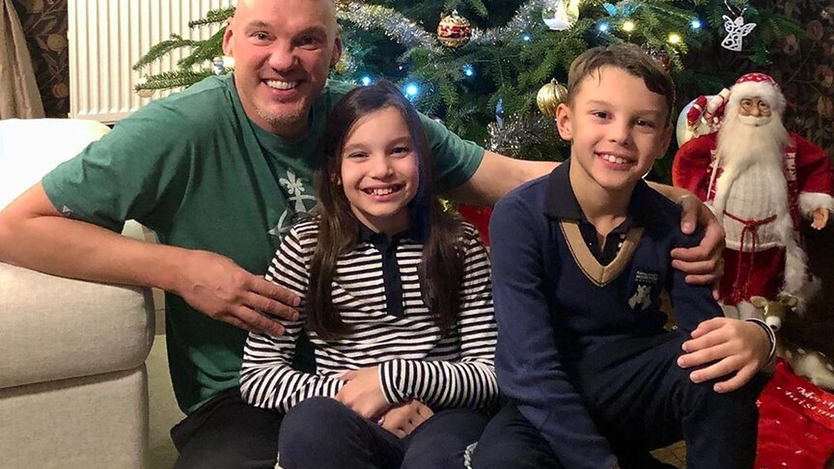 Šarūnas Jasikevičius su vaikais / Socialinių tinklų nuotr.