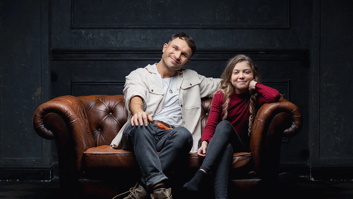 Vaidas Baumila kartu su Sofija Vasilevskyte pristatė šventinį kūrinį/Roberto Daskevičiaus nuotr.