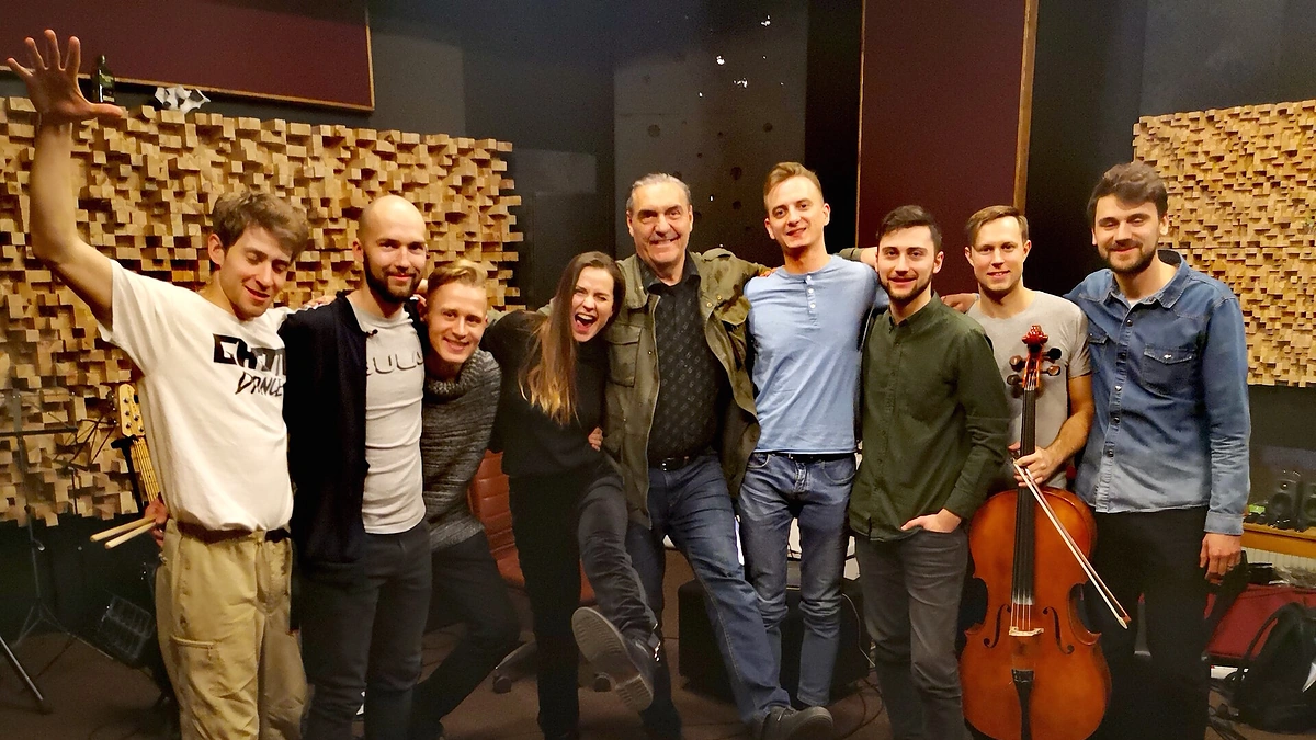 Jurga Šeduikytė su komanda ir Algirdas Kaušpėdas/Organizatorių nuotr.