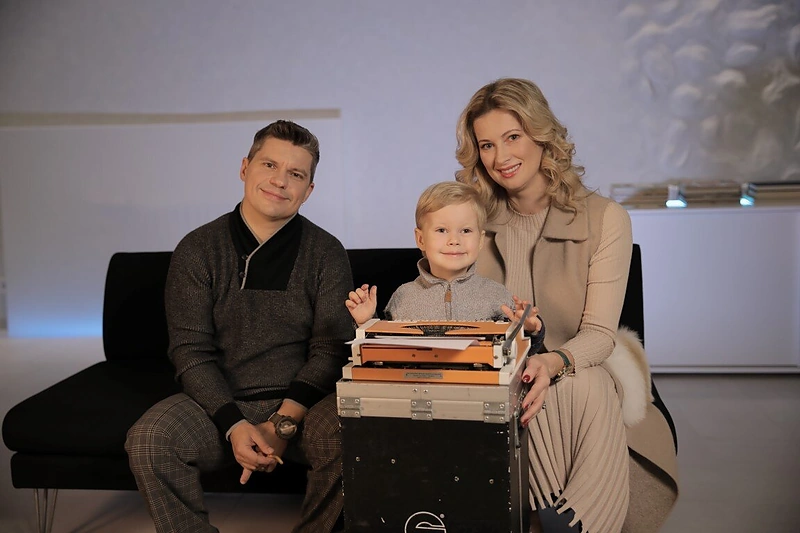 Deivis ir Renata Norvilai su sūnumi