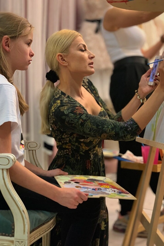 Viktorija Jakučinskaitė moko tapybos/Asmeninio archyvo nuotr.