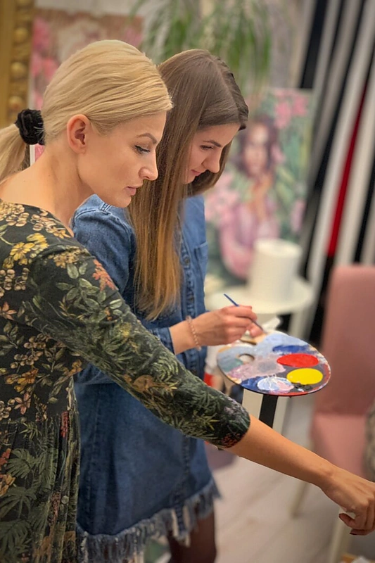 Viktorija Jakučinskaitė moko tapybos/Asmeninio archyvo nuotr.