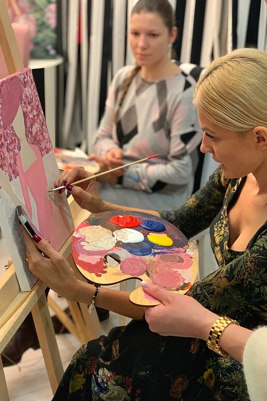 Viktorija Jakučinskaitė moko tapybos/Asmeninio archyvo nuotr.