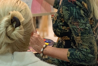 Viktorija Jakučinskaitė moko tapybos/Asmeninio archyvo nuotr.