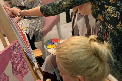 Viktorija Jakučinskaitė moko tapybos/Asmeninio archyvo nuotr.