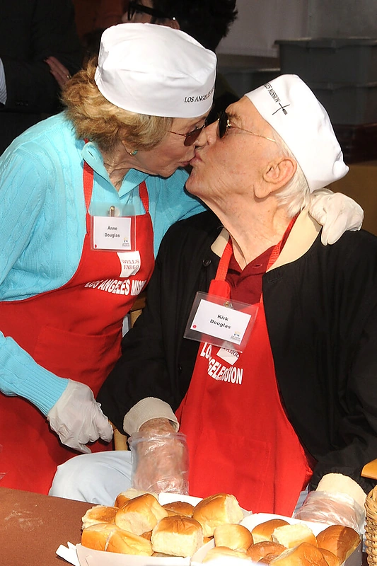 Kirkas Douglasas su žmona Anne Douglas/ Vida Press nuotr.