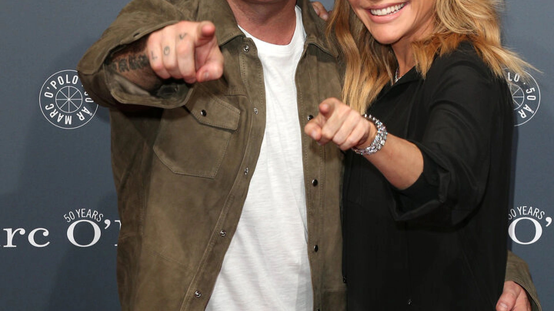Džiugią naujieną per Valentino dieną pranešė Robbie Williamsas ir Ayda Field: šeima pasipildė nauju nariu. Dvi jauniausias atžalas išnešiojo ir pagimdė pakaitinė motina / GETTY nuotrauka