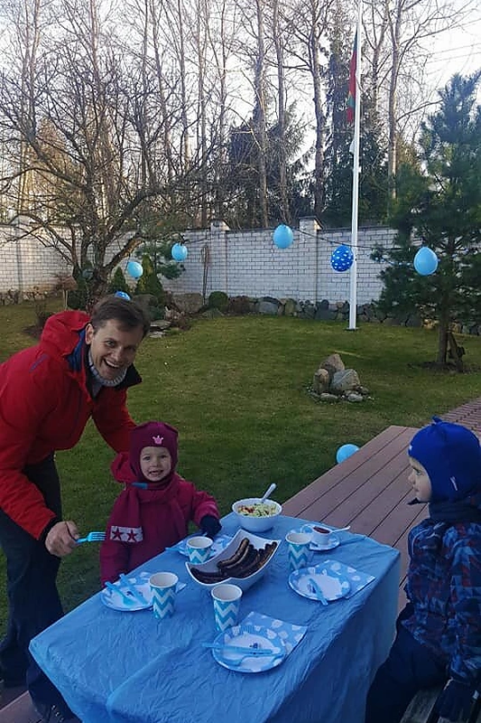 Nerijus Juška karantino metu savo šeimai surengė šventę/Asmeninio archyvo nuotr.