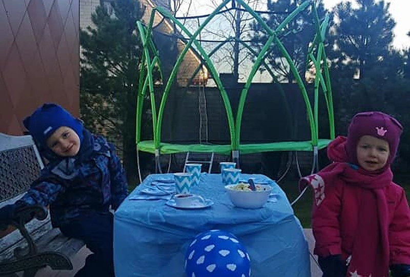 Nerijus Juška karantino metu savo šeimai surengė šventę/Asmeninio archyvo nuotr.