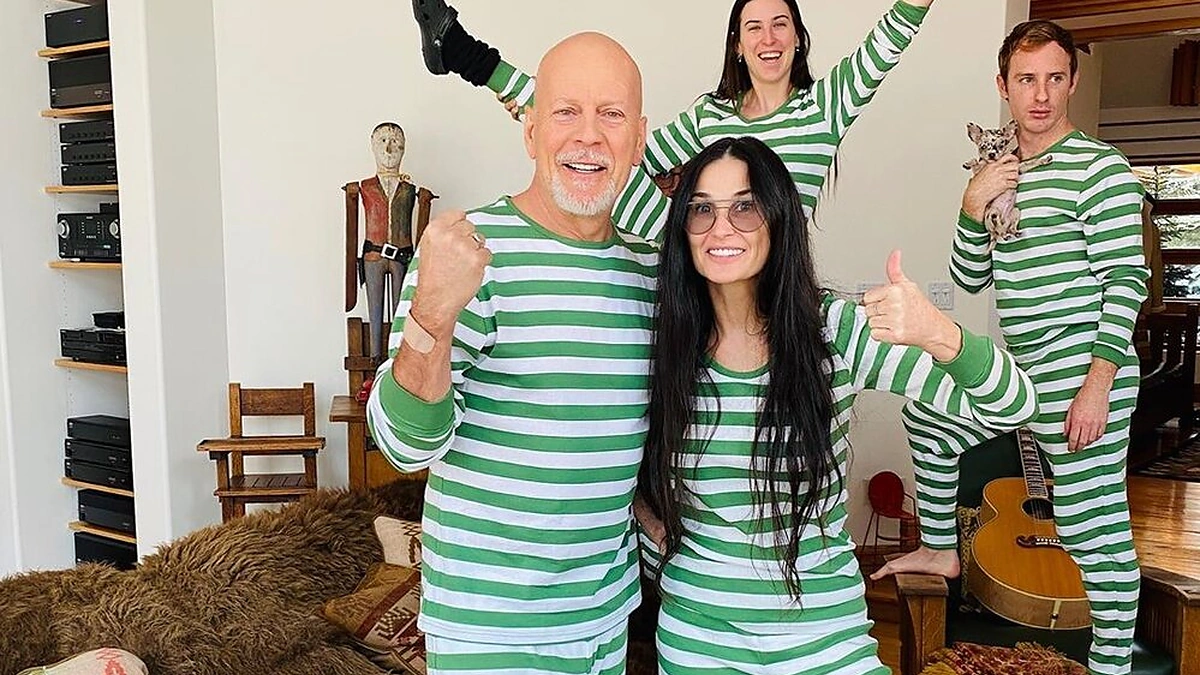 Demi Moore ir Bruceás Willisas su dukromis/Socialinių tinklų nuotr.