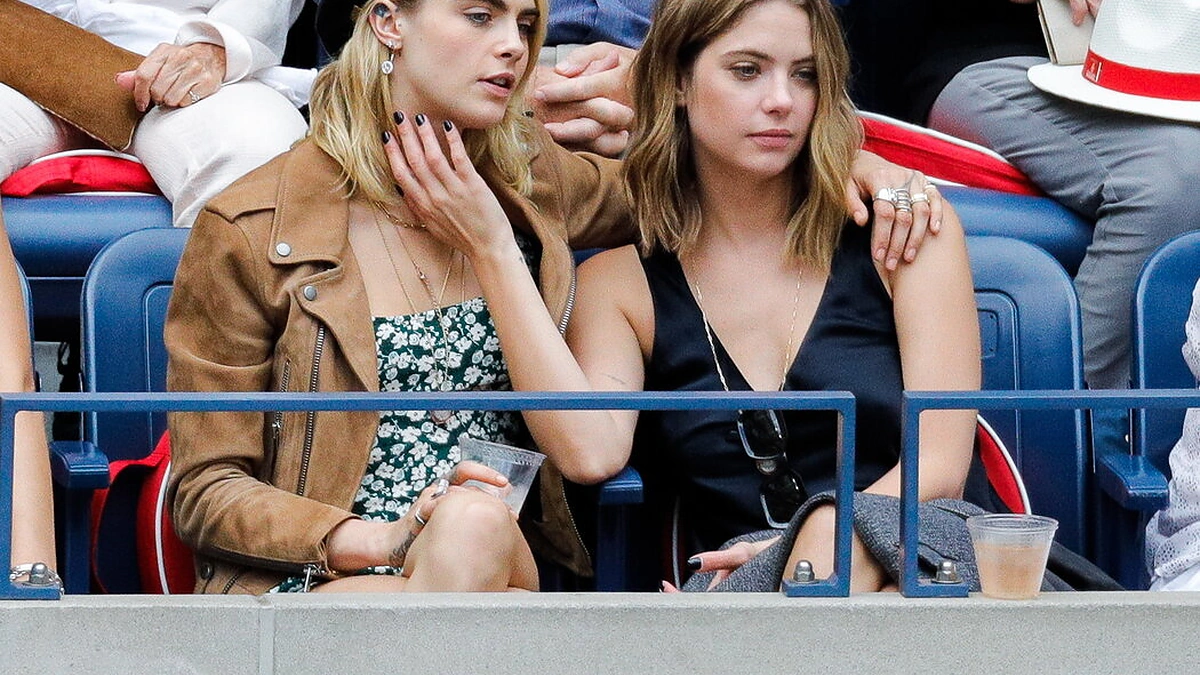 Cara Delavigne ir Ashley Benson/ Vida press nuotr.