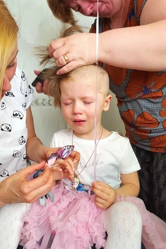 Viktorija atsisveikina su plaukais/Asmeninio albumo nuotr.