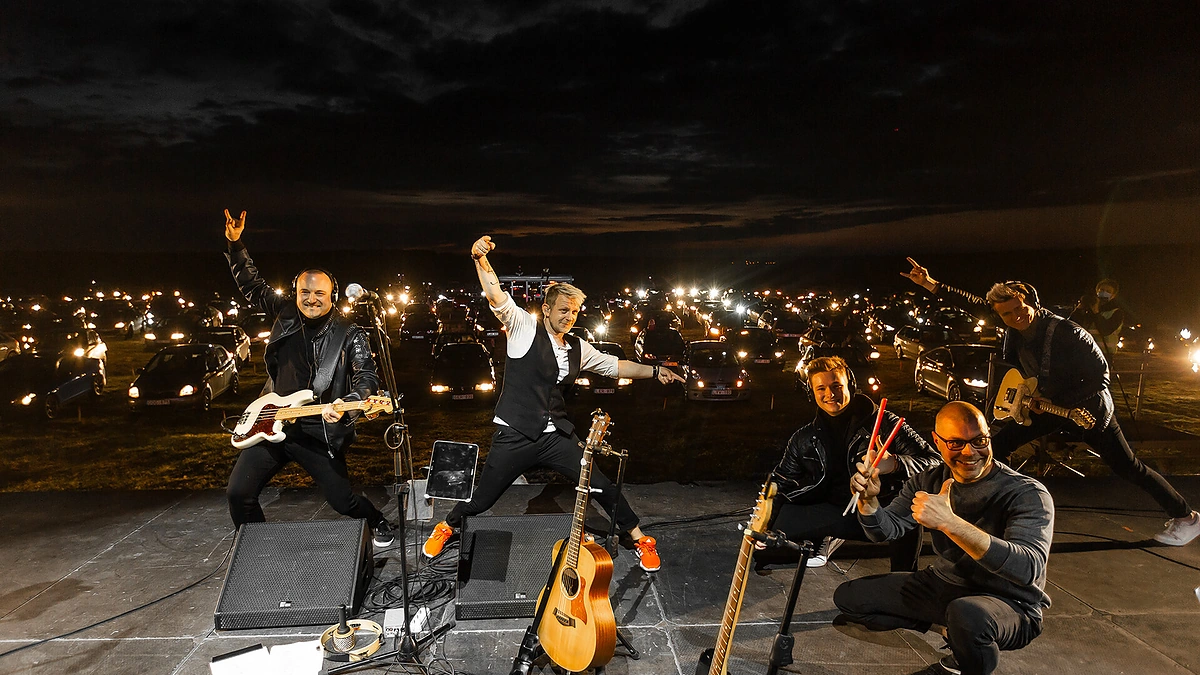 „Biplan“ koncertas Paluknio aerodrome/ Simono Lankučio nuotr.