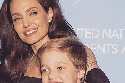 Shiloh Jolie-Pitt su mama Angelina Jolie/Socialinių tinklų nuotr.