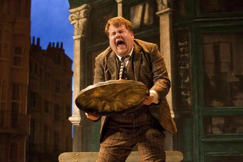Jamesas Cordenas spektaklyje „One Man, Two Guvnors“