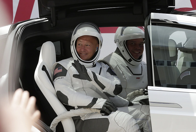 Erdvėlaiviu „Crew Dragon“ į Tarptautinę kosminę stotį išskrido NASA astronautai Bobas Behnkenas ir Dougas Hurley / Scanpix nuotr.