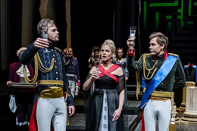 Inga Jankauskaitė ir Arnoldas Eisimantas spektaklyje „Karalienė Luizė“ / Klaipėdos dramos teatro nuotr.