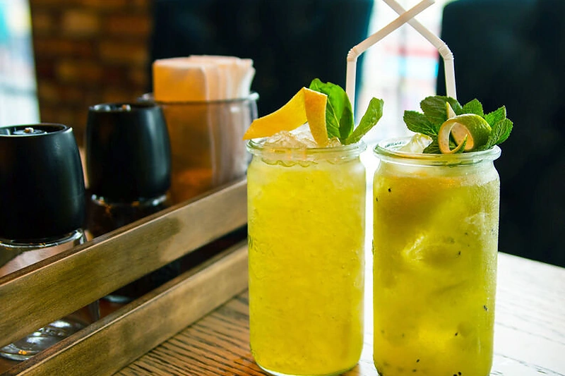 Naminis limonadas su baziliku ir citrinomis