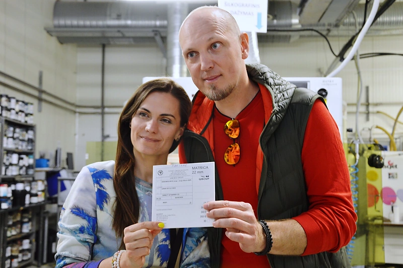 Jurga Šeduikytė kompaktinių plokštelių gamykloje/Ugnės Usaitės nuotr.