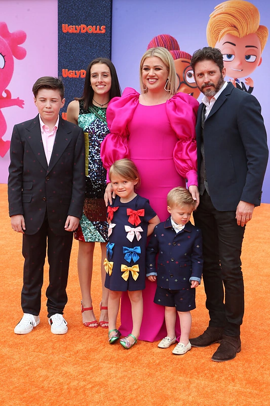 Kelly Clarkson ir Brandonas Blackstockas su vaikais/SCANPIX nuotr.